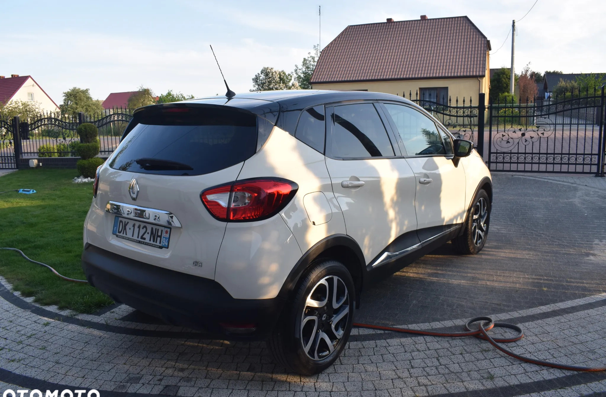 Renault Captur cena 32900 przebieg: 122000, rok produkcji 2014 z Frampol małe 121